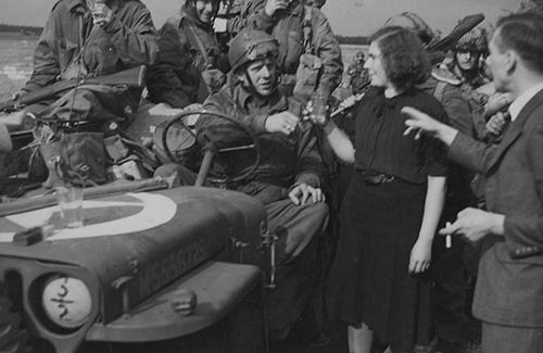 Troops being given refreshment by Dutch people