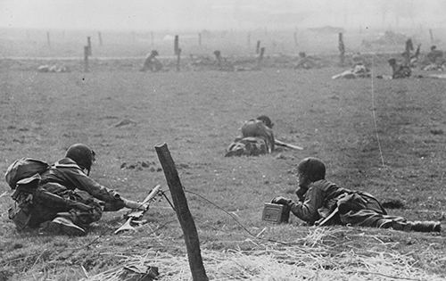 American troops equipped with an M1919 A6