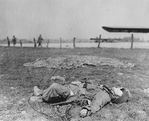 Dead US soldier of the First Allied Airborne Arny