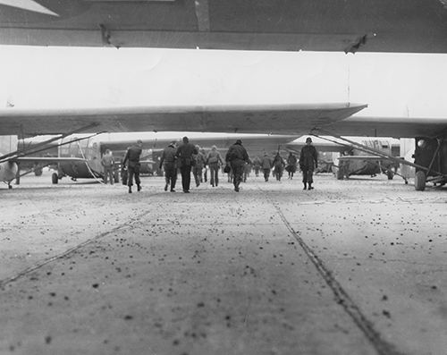 Troops of the 439th Carrier Group