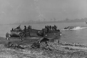 LCM-3 forwards light tanks over the Rhine