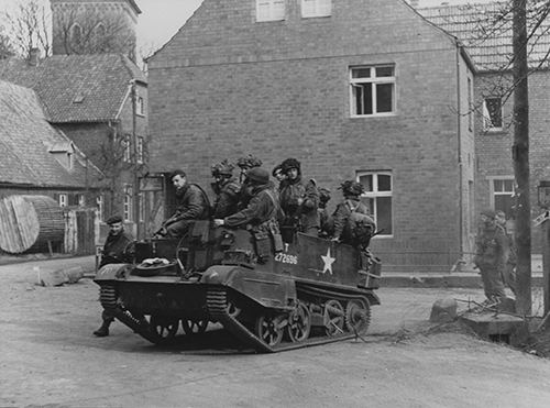 Universal carrier and airborne troops in Hamminkeln