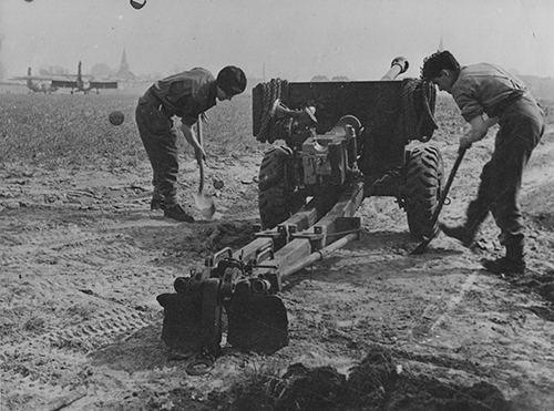 Anti-tank gun crew