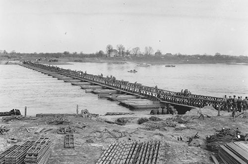 A Class 40 pontoon bridge over the Rhine