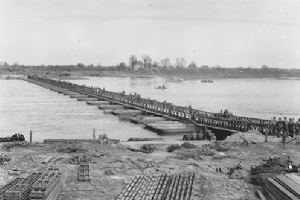 A Class 40 pontoon bridge over the Rhine