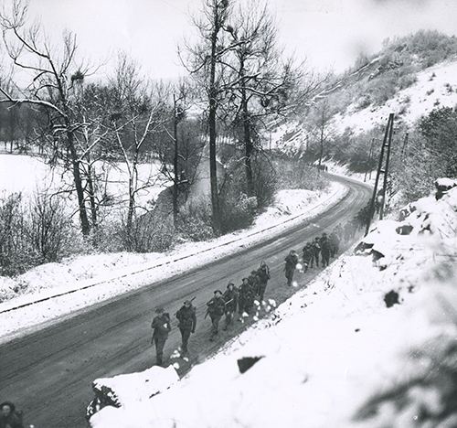 British troops advance near Hotton