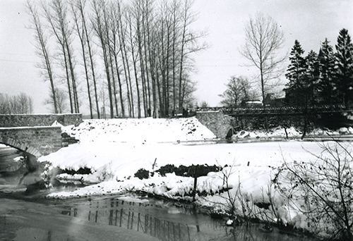 Bailey bridges with one span in the Ardennes.