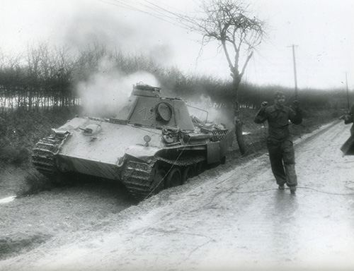 A disabled Panther V tank