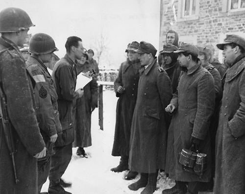 82 Airborne Division interrogate captured German soldiers