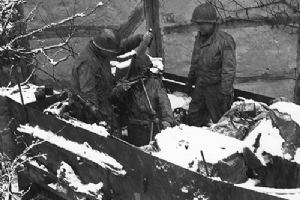 Browse 2nd Armoured Division mortar team near Amonines