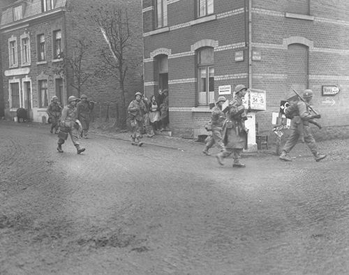 1st Battalion of the 506th PIR march Northwards