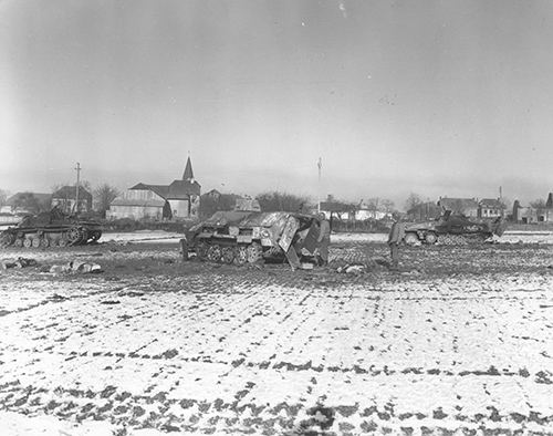 US soldiers with dead German soldiers in Heiderscheid