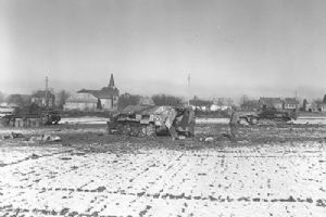 Browse US soldiers with dead German soldiers in Heiderscheid