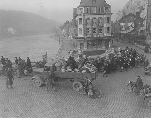 Refugees on a mined bridge